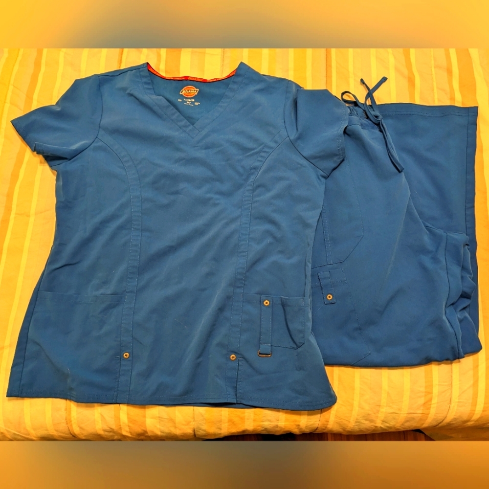 LIKE NEW Dickies xtreme stretch scrub set size large
